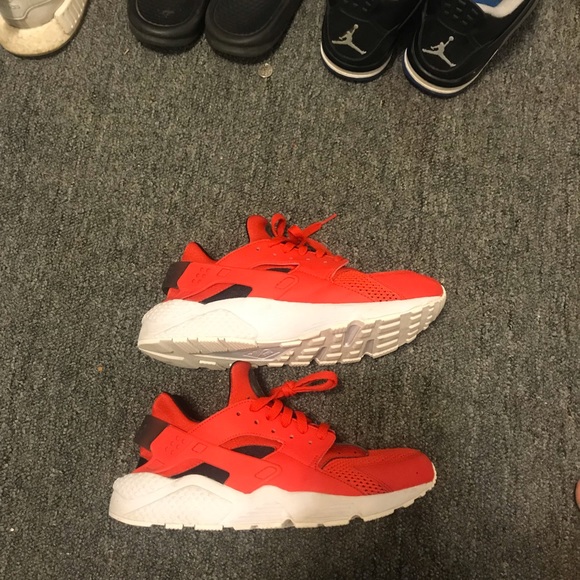 red huaraches